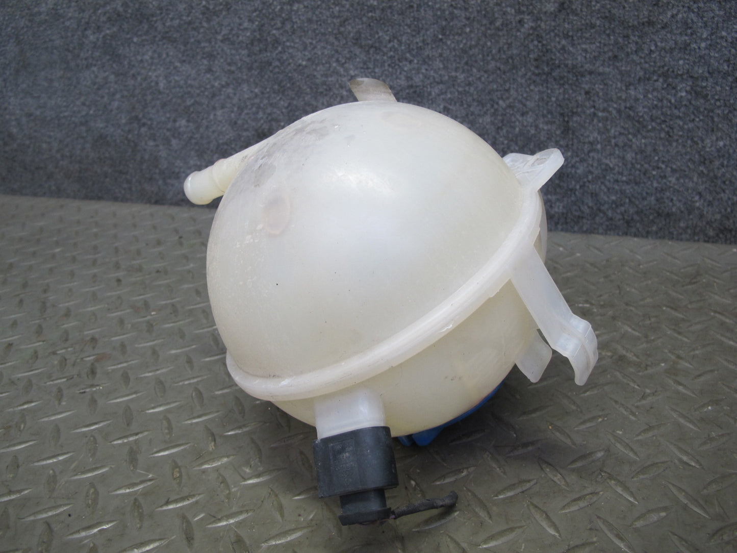 2008 VW Golf R32 MK5 VR6 Engine Coolant Expansion Overflow Reservoir Tank OEM