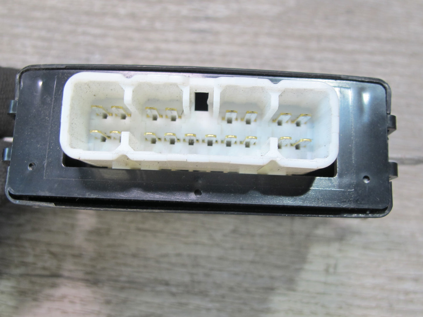 1998-2007 Lexus UZJ100L LX470 Antenna Relay Control Module Unit 85914-60070