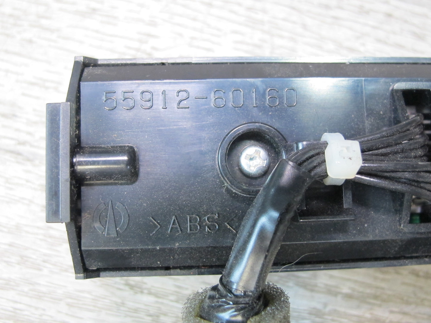 2003-2007 Lexus UZJ100L LX470 Differential Lock Hazard Control Switch