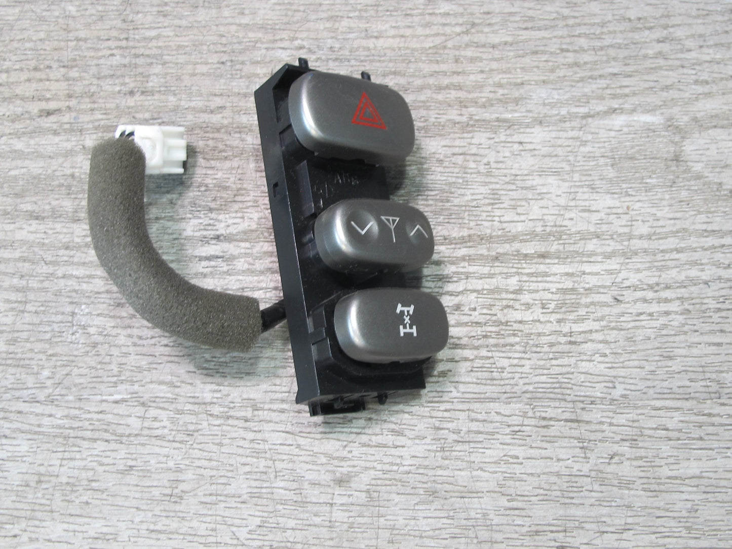 2003-2007 Lexus UZJ100L LX470 Differential Lock Hazard Control Switch