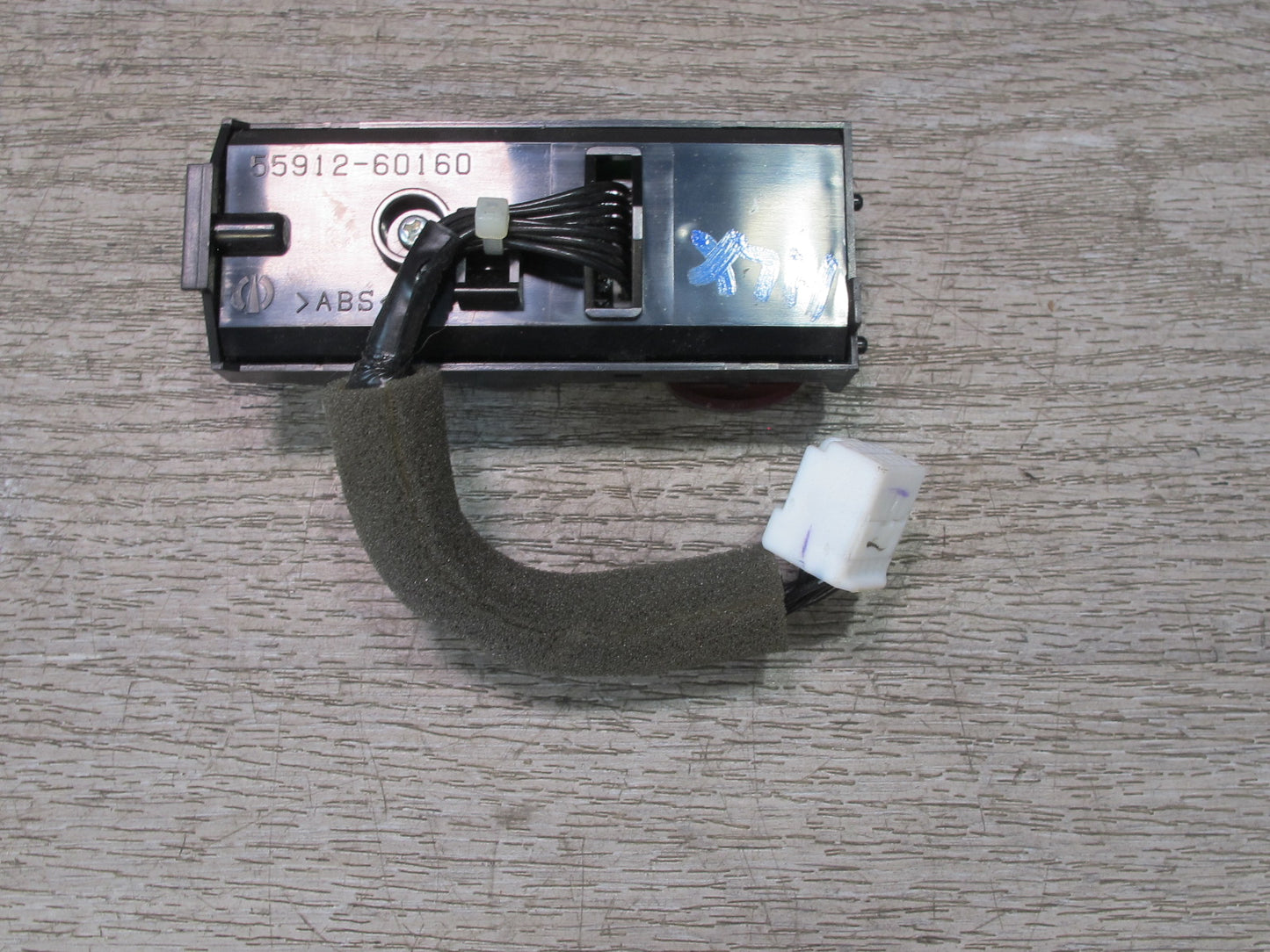 2003-2007 Lexus UZJ100L LX470 Differential Lock Hazard Control Switch