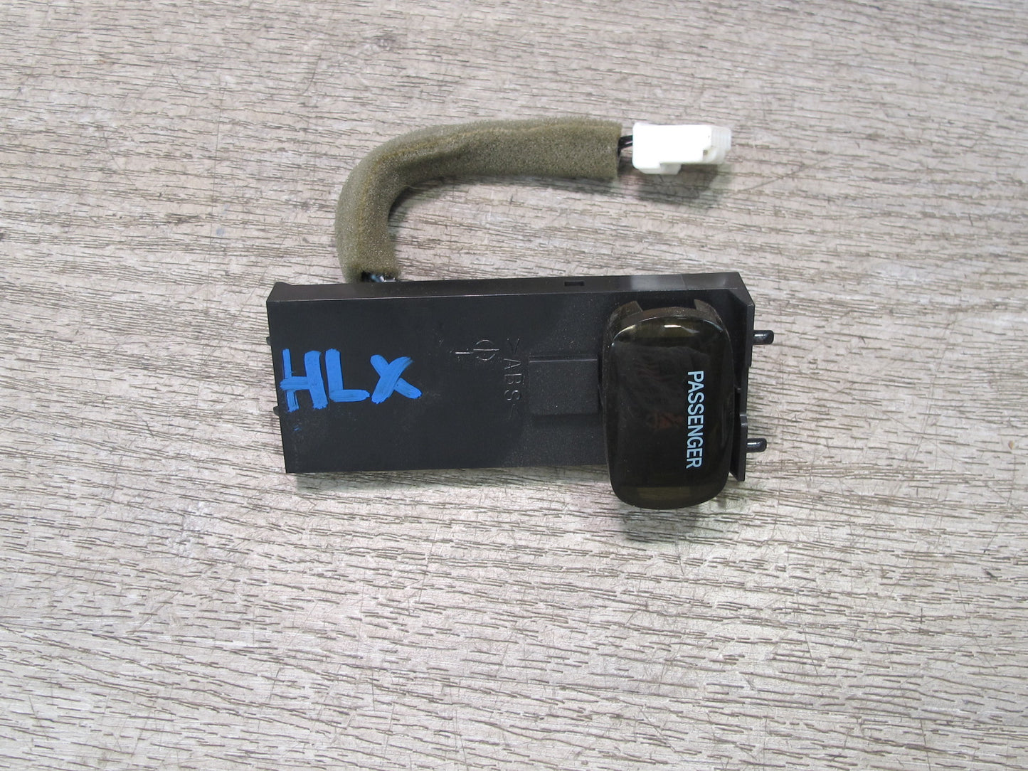 2003-2007 Lexus UZJ100L LX470 Right Passenger Seat Belt Warning Lamp Light