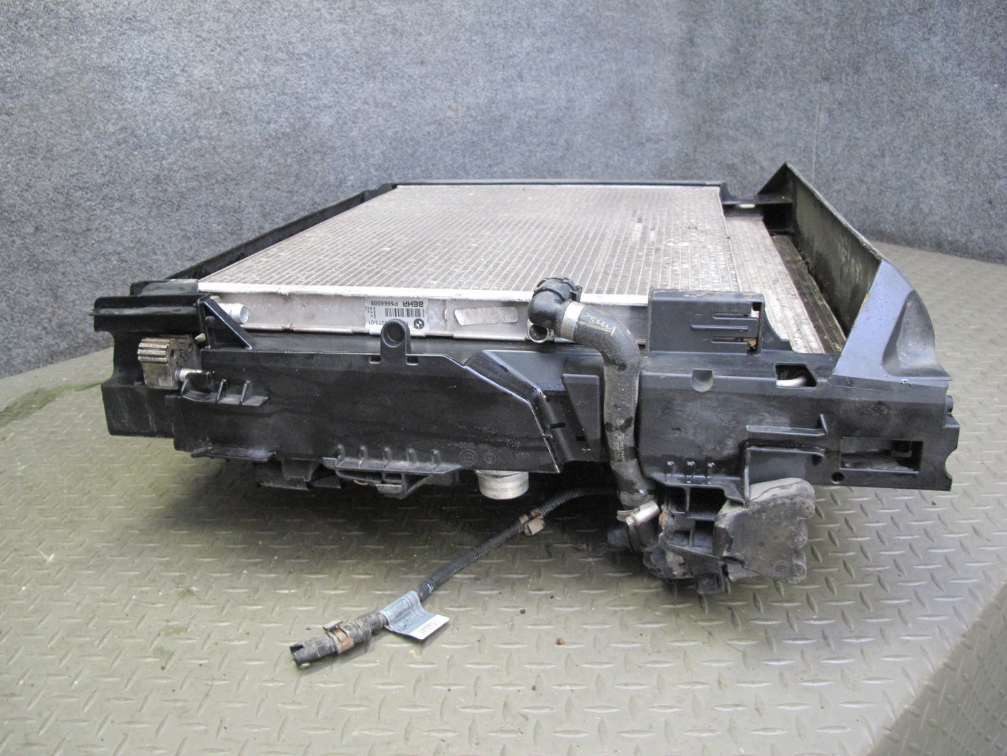 14-18 BMW F15 X5 AWD 4.4L N63 Radiator A/C Condenser Cooling  Fan Pump Assy