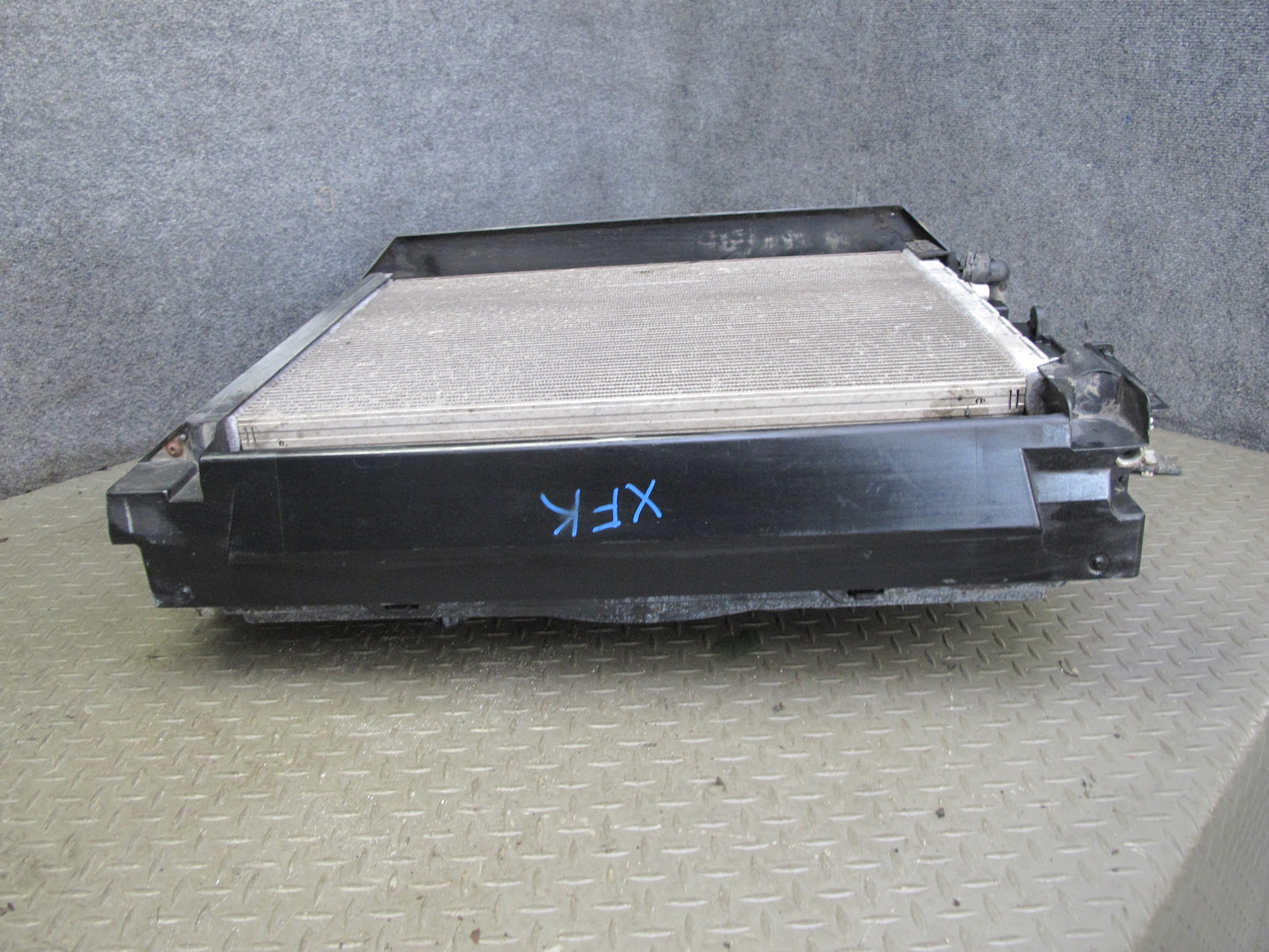 14-18 BMW F15 X5 AWD 4.4L N63 Radiator A/C Condenser Cooling  Fan Pump Assy