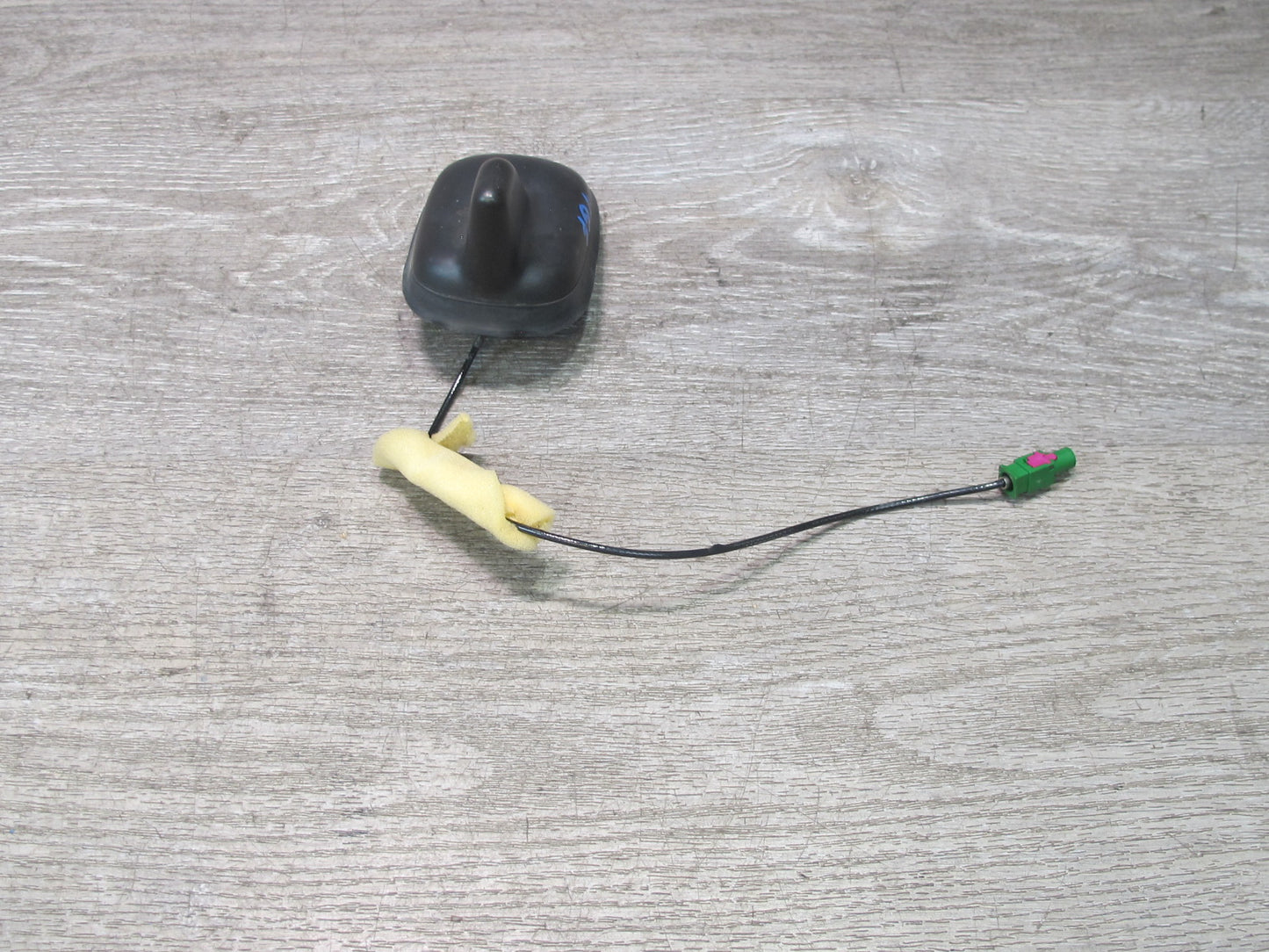 07-19 VW Golf Rabbit Jetta R32 GTI Touareg Roof Shark FIN Radio Antenna OEM