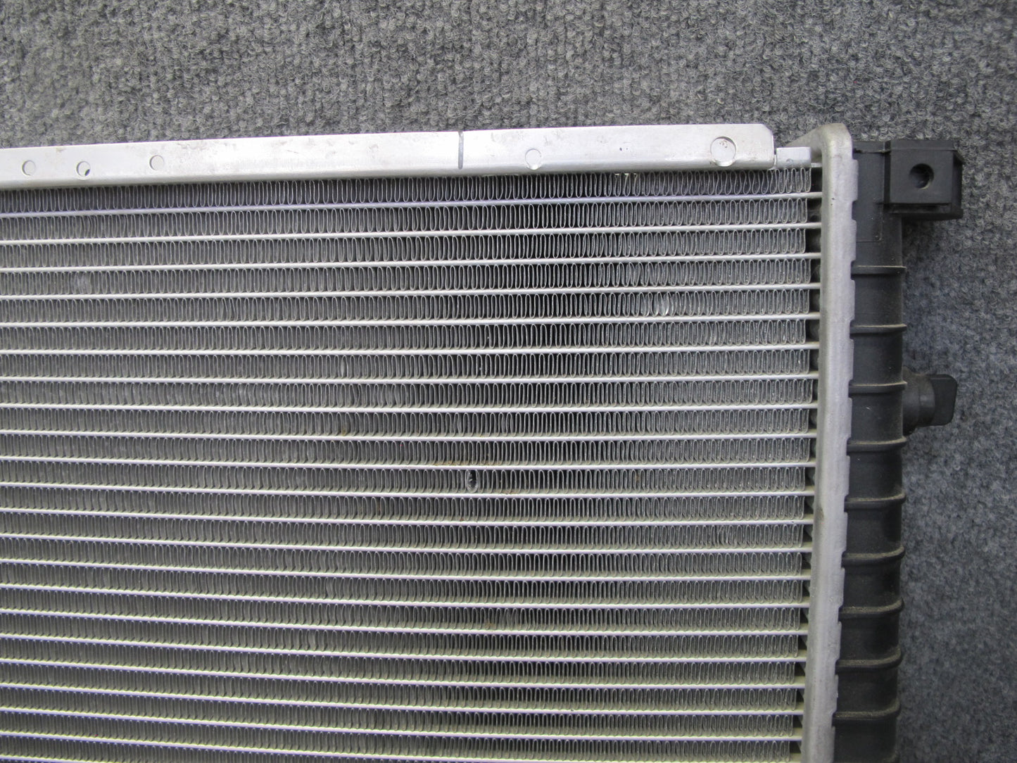 87-91 BMW 325i Automatic Transmission E30 Front Engine Cooling Radiator