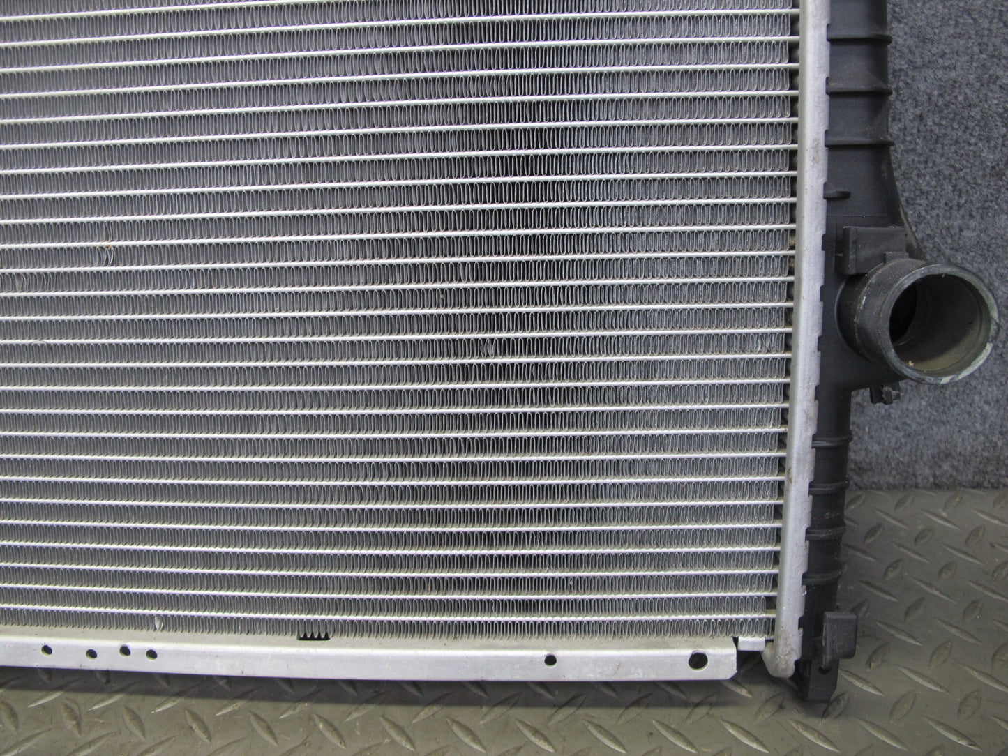 87-91 BMW 325i Automatic Transmission E30 Front Engine Cooling Radiator