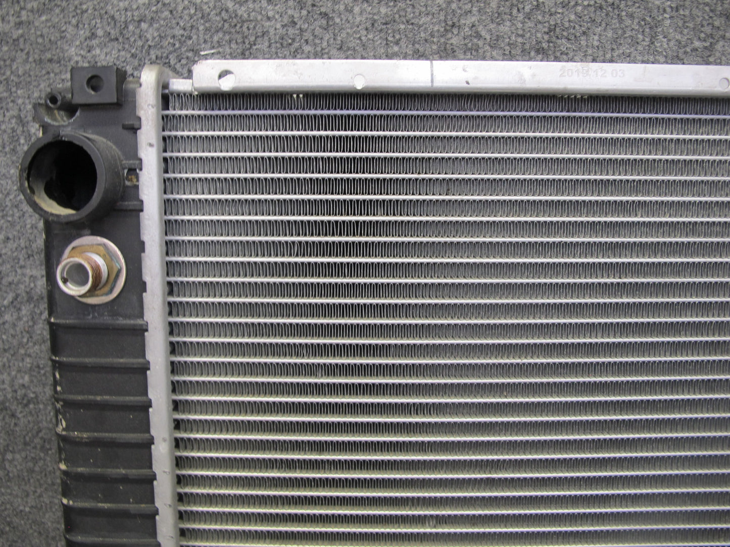 87-91 BMW 325i Automatic Transmission E30 Front Engine Cooling Radiator