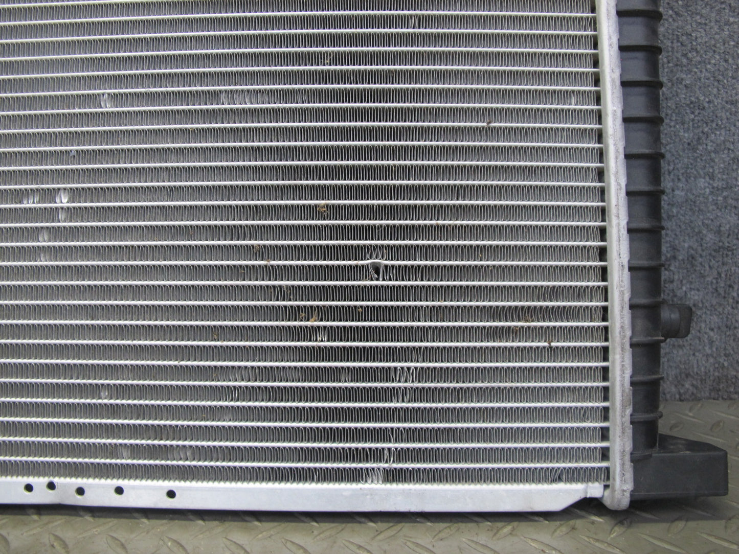 87-91 BMW 325i Automatic Transmission E30 Front Engine Cooling Radiator
