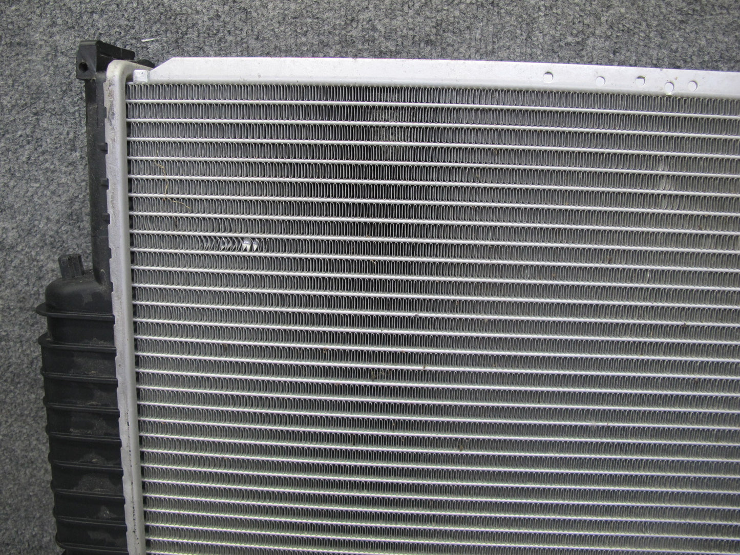87-91 BMW 325i Automatic Transmission E30 Front Engine Cooling Radiator