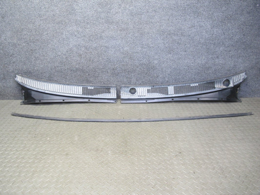 1998-2007 Lexus UZJ100L LX470 Front Windshield Left & Right Vent Cowl Seal Set