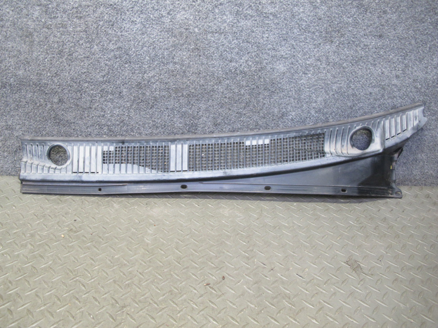 1998-2007 Lexus UZJ100L LX470 Front Windshield Left & Right Vent Cowl Seal Set
