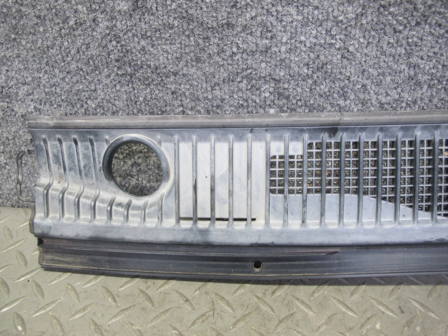 1998-2007 Lexus UZJ100L LX470 Front Windshield Left & Right Vent Cowl Seal Set