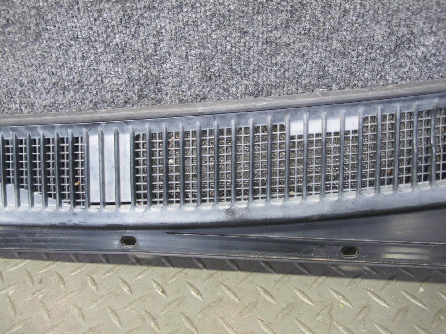 1998-2007 Lexus UZJ100L LX470 Front Windshield Left & Right Vent Cowl Seal Set