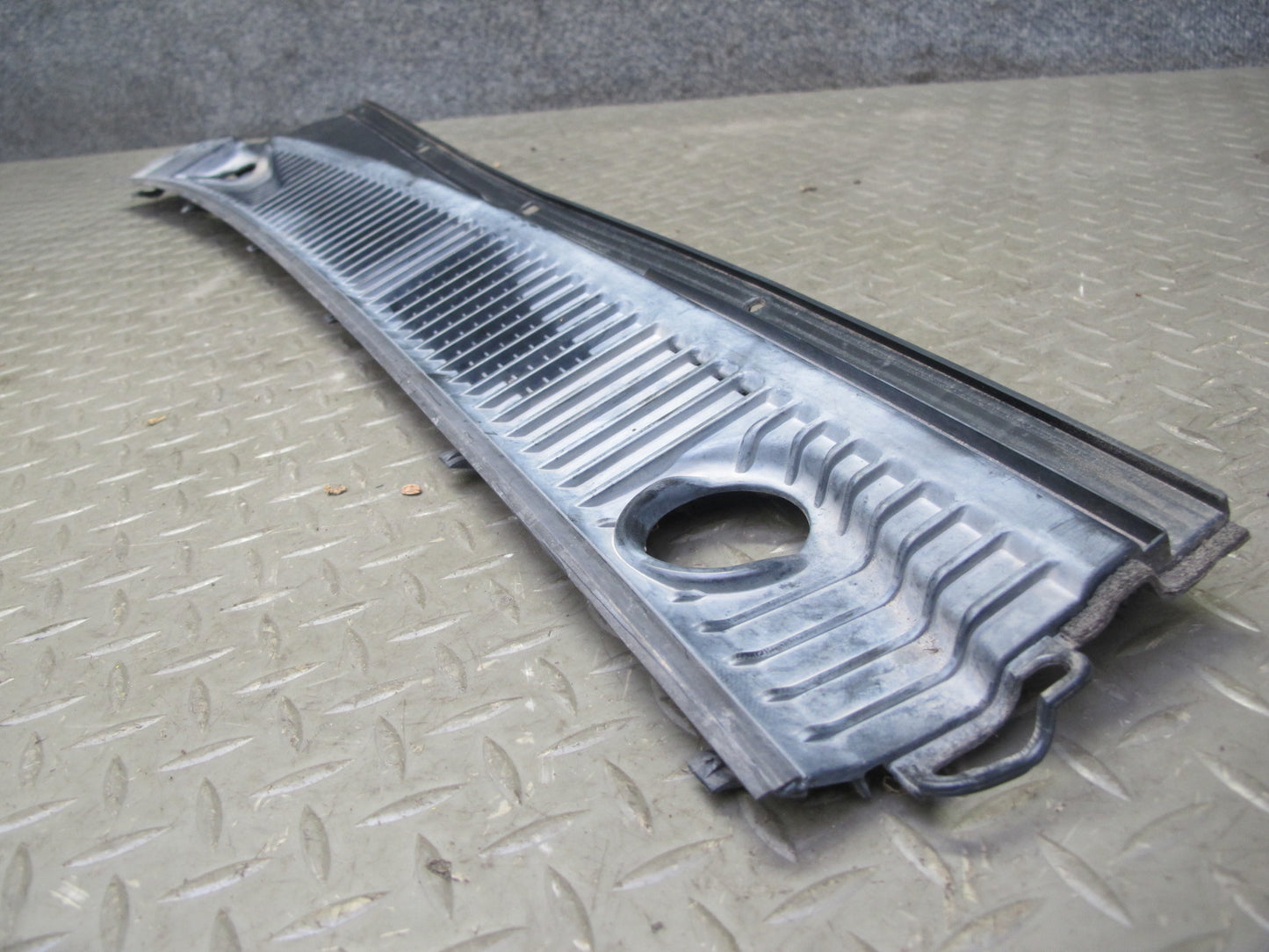 1998-2007 Lexus UZJ100L LX470 Front Windshield Left & Right Vent Cowl Seal Set