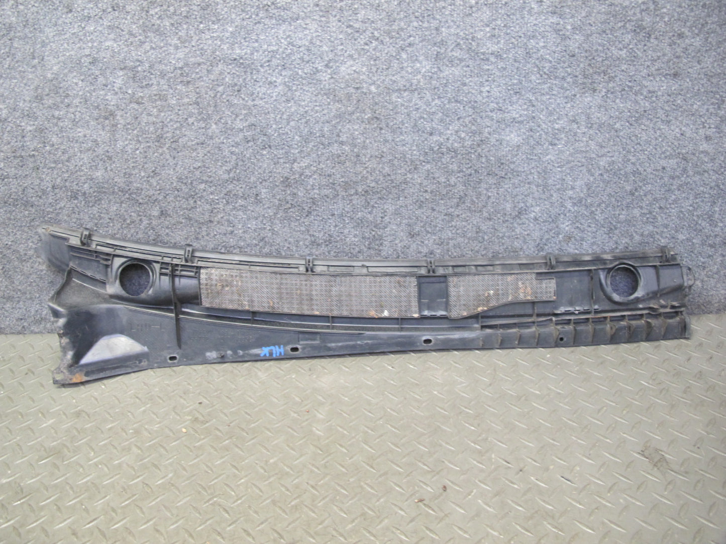 1998-2007 Lexus UZJ100L LX470 Front Windshield Left & Right Vent Cowl Seal Set
