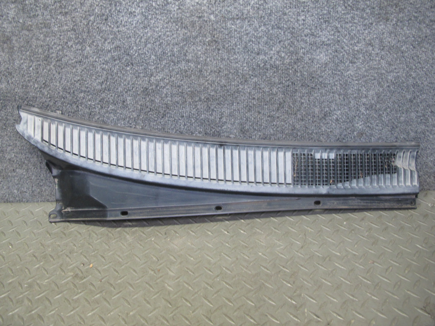 1998-2007 Lexus UZJ100L LX470 Front Windshield Left & Right Vent Cowl Seal Set
