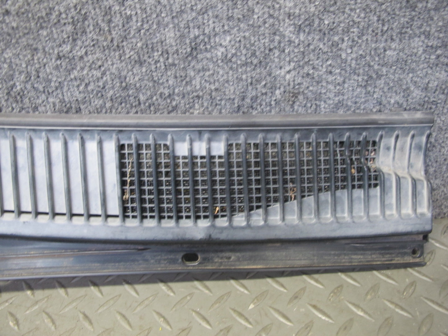 1998-2007 Lexus UZJ100L LX470 Front Windshield Left & Right Vent Cowl Seal Set