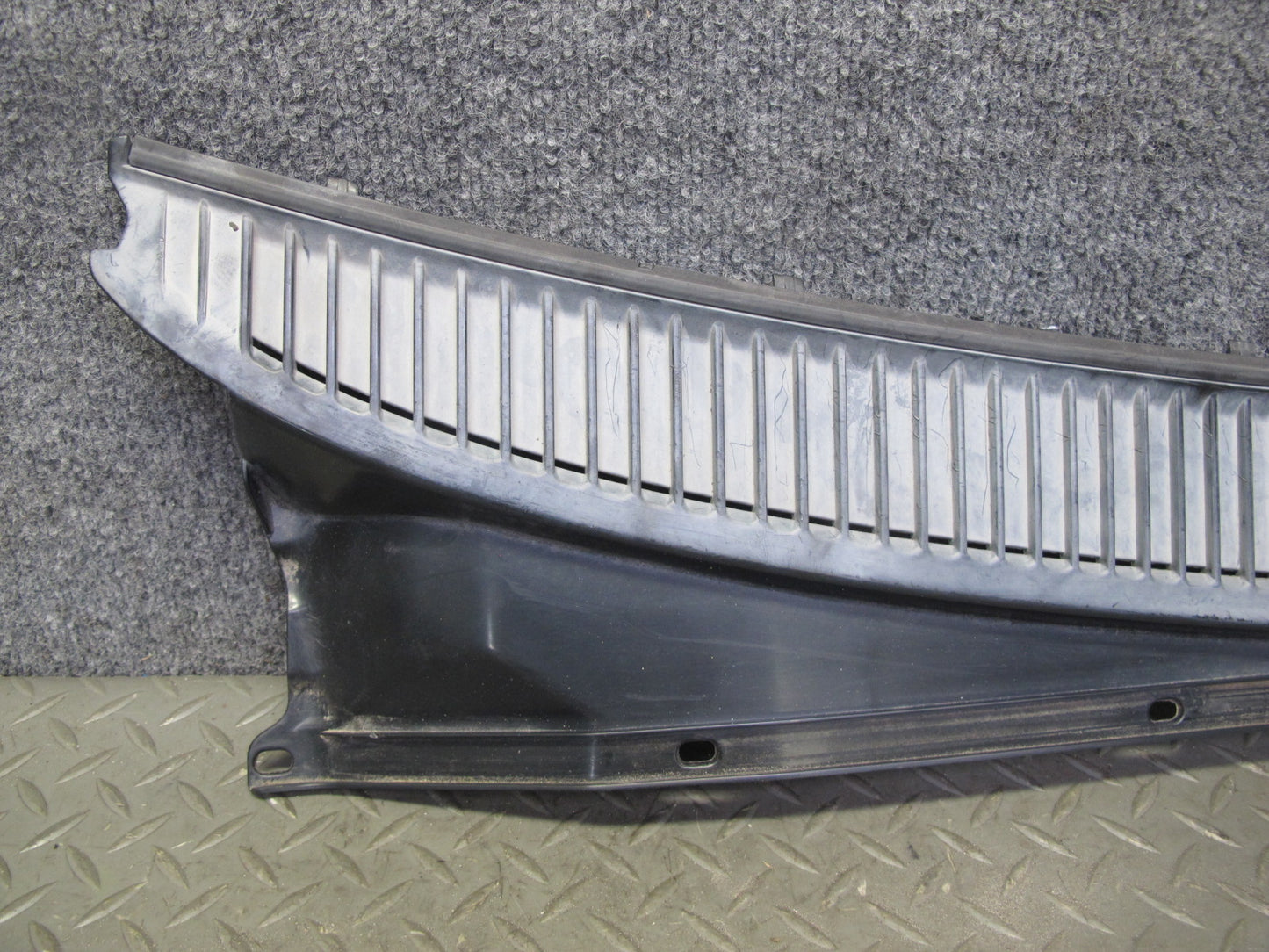 1998-2007 Lexus UZJ100L LX470 Front Windshield Left & Right Vent Cowl Seal Set