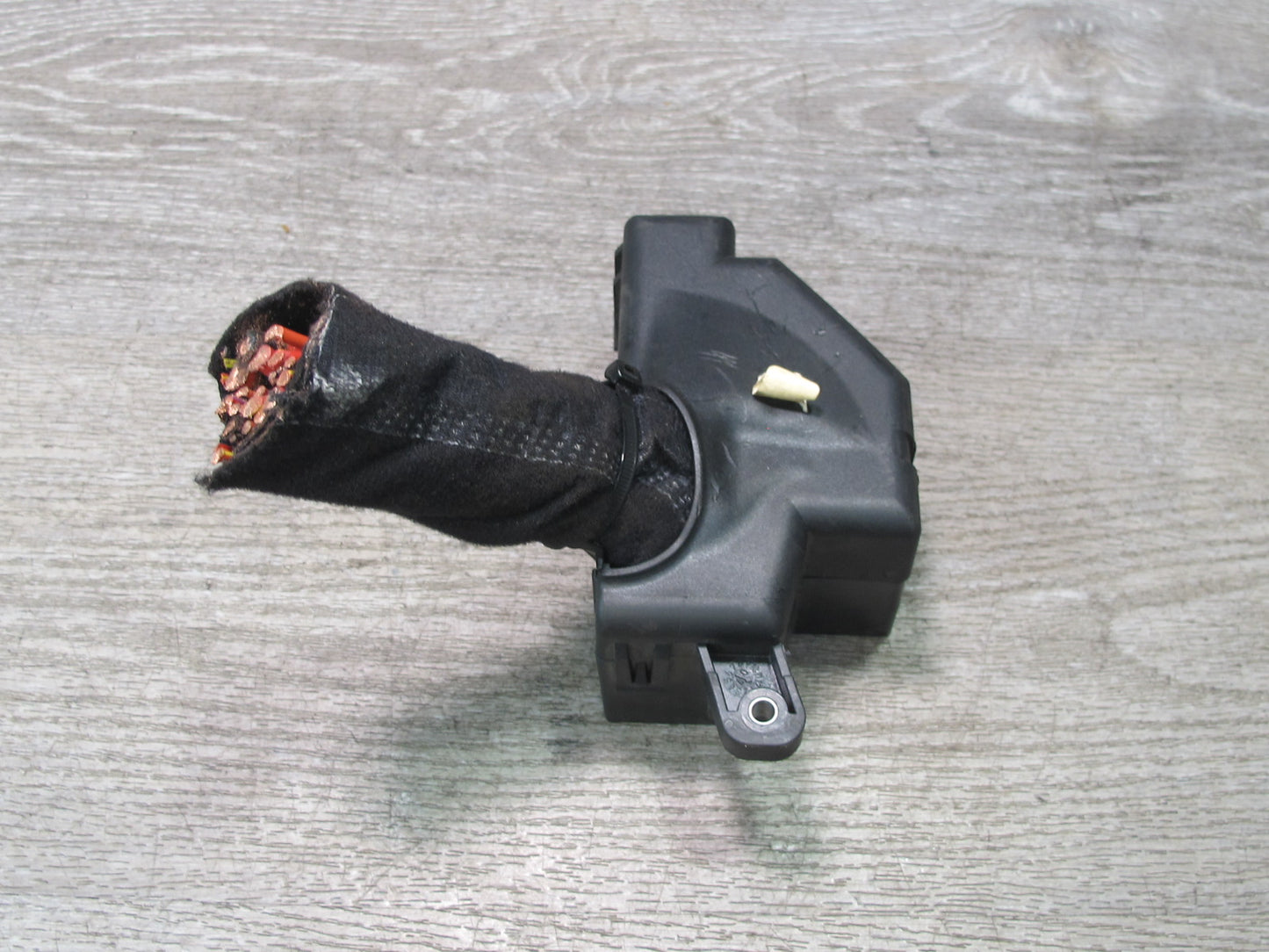 2008 VW Golf MK5 R32 VR6 Interior Fuse Relay Box Module OEM