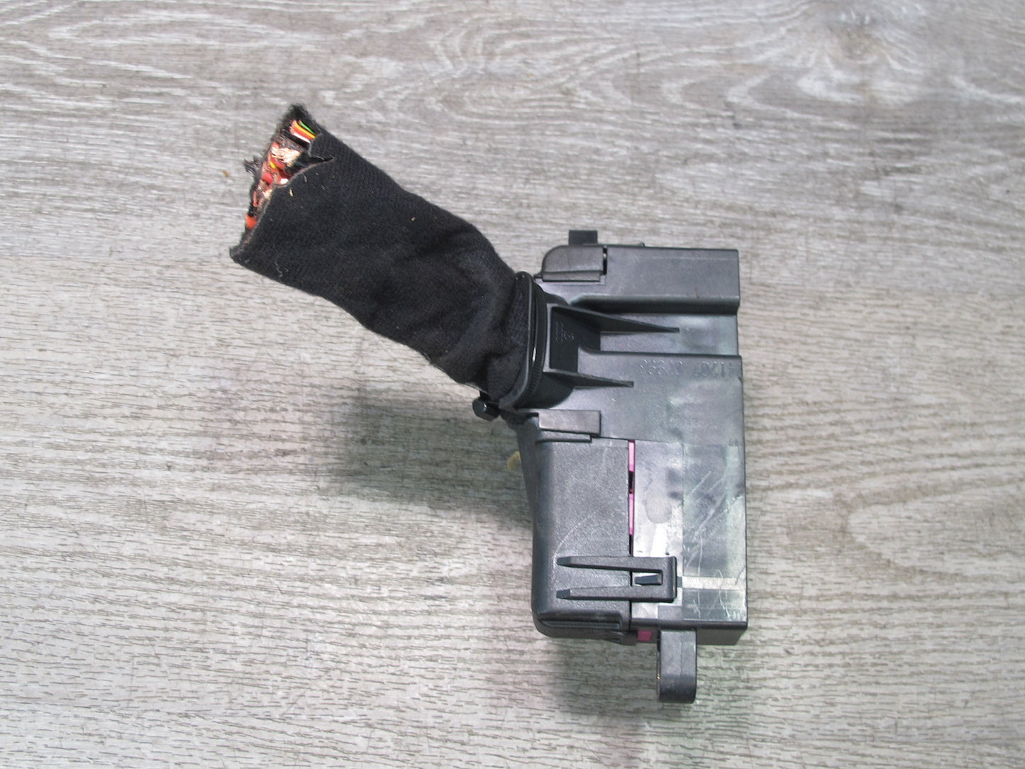 2008 VW Golf MK5 R32 VR6 Interior Fuse Relay Box Module OEM