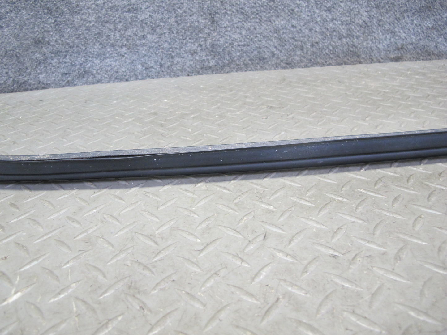 87-91 BMW E30 3-SERIES Front Hood Bonnet Weatherstrip Rubber Seal OEM