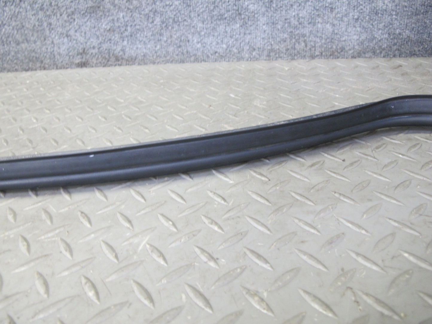 87-91 BMW E30 3-SERIES Front Hood Bonnet Weatherstrip Rubber Seal OEM