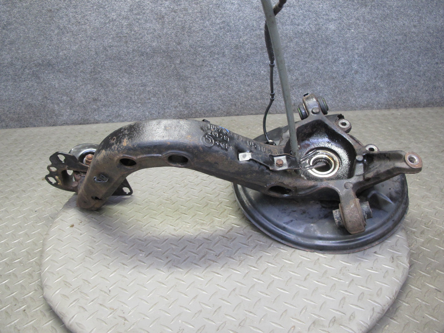 01-06 BMW E46 330i 330Ci RWD Rear Right Knuckle Wheel Hub Trailing Arm OEM