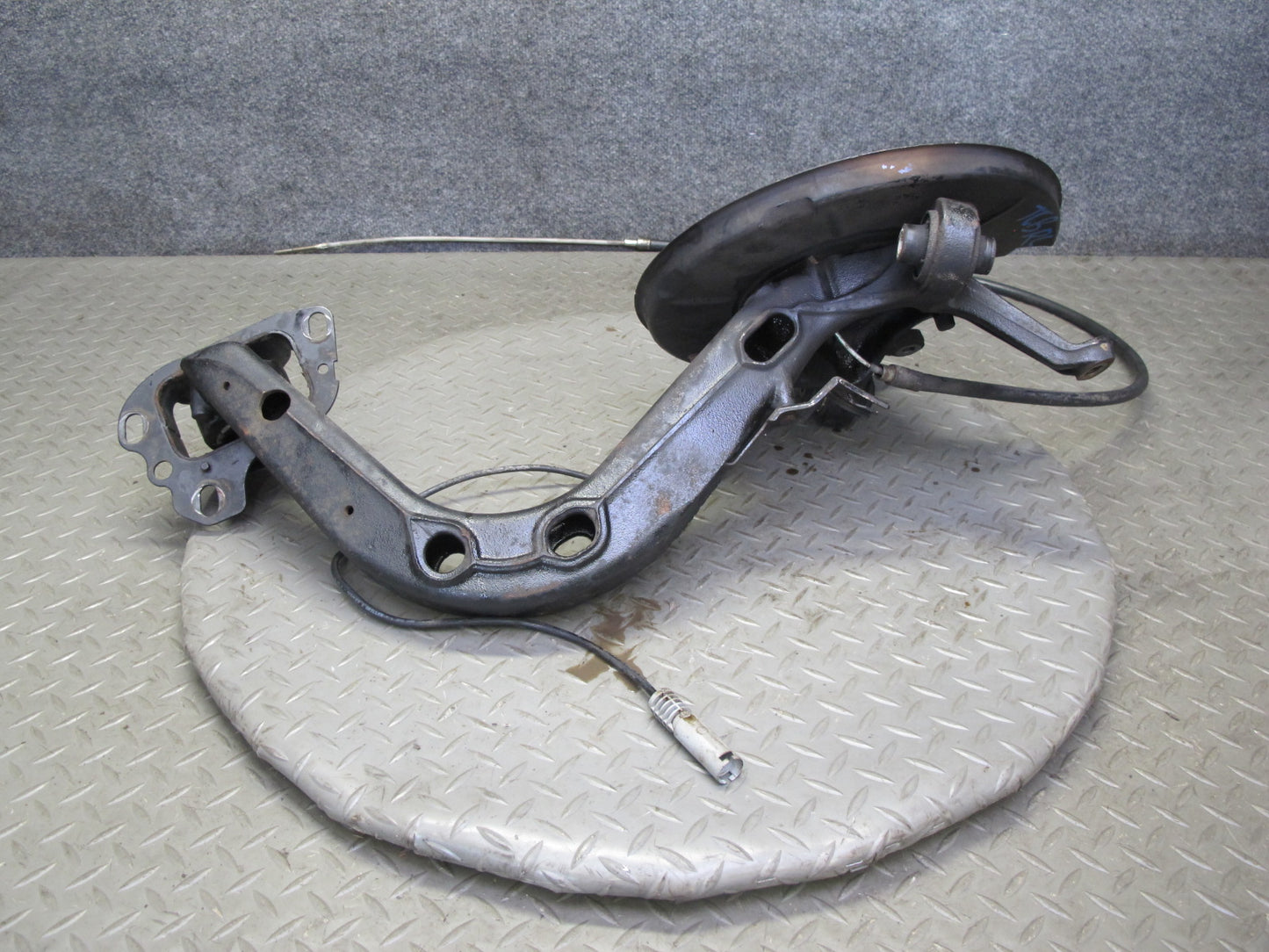 98-99 BMW E36 3-SERIES RWD Rear Left Trailing Arm Knuckle Wheel Hub Bearing OEM