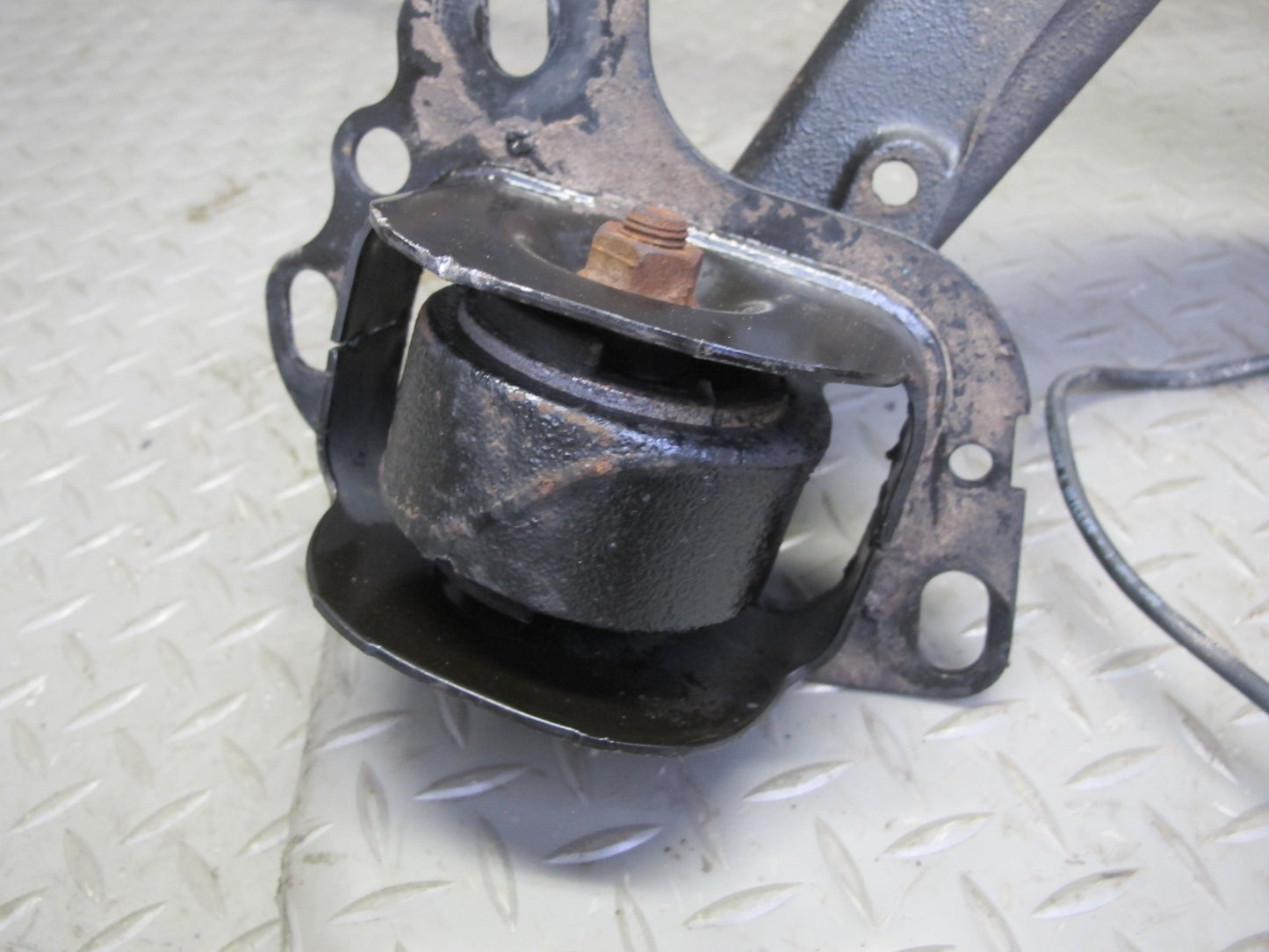98-99 BMW E36 3-SERIES RWD Rear Left Trailing Arm Knuckle Wheel Hub Bearing OEM