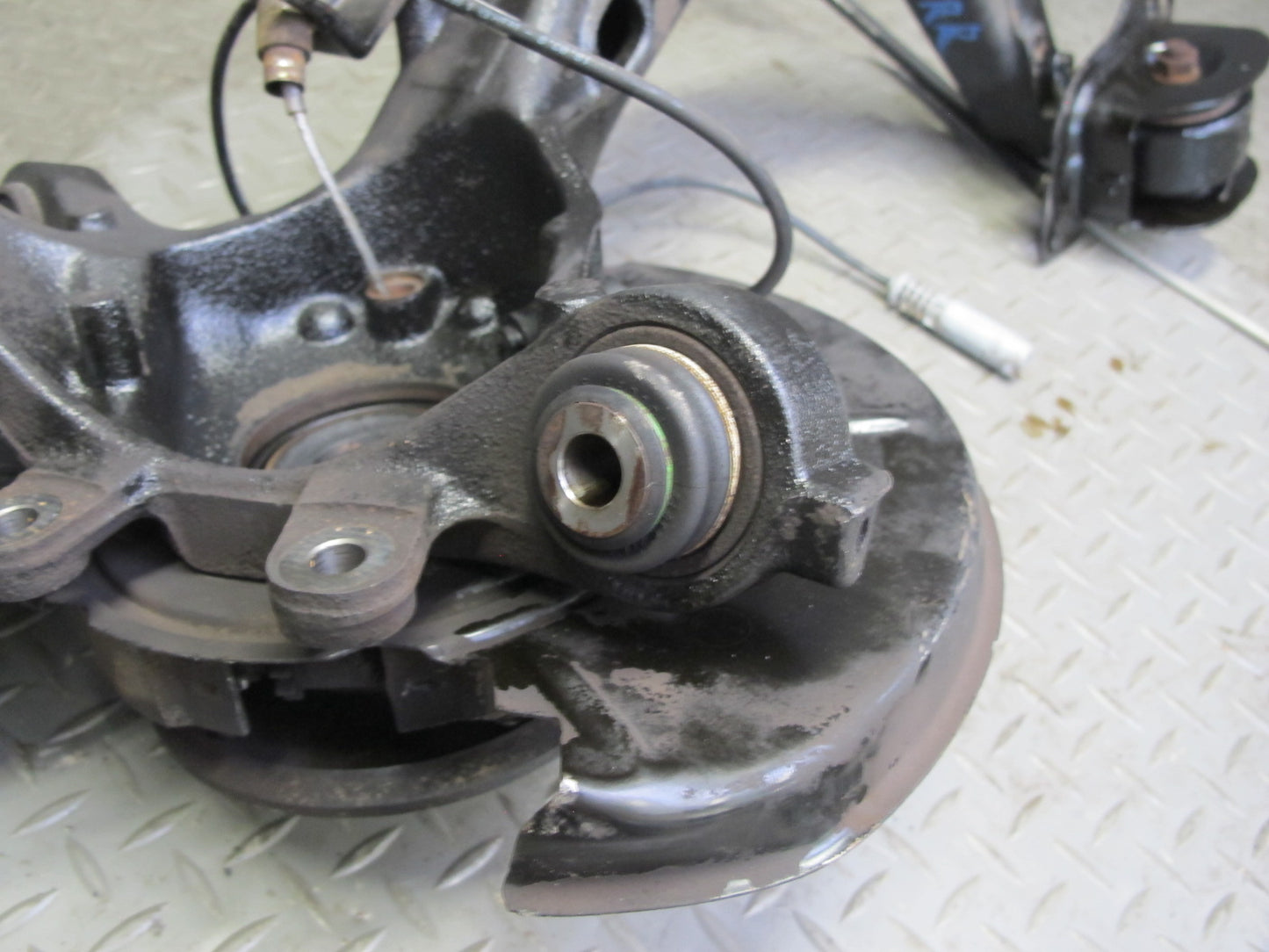 98-99 BMW E36 3-SERIES RWD Rear Right Trailing Arm Knuckle Wheel Hub Bearing OEM