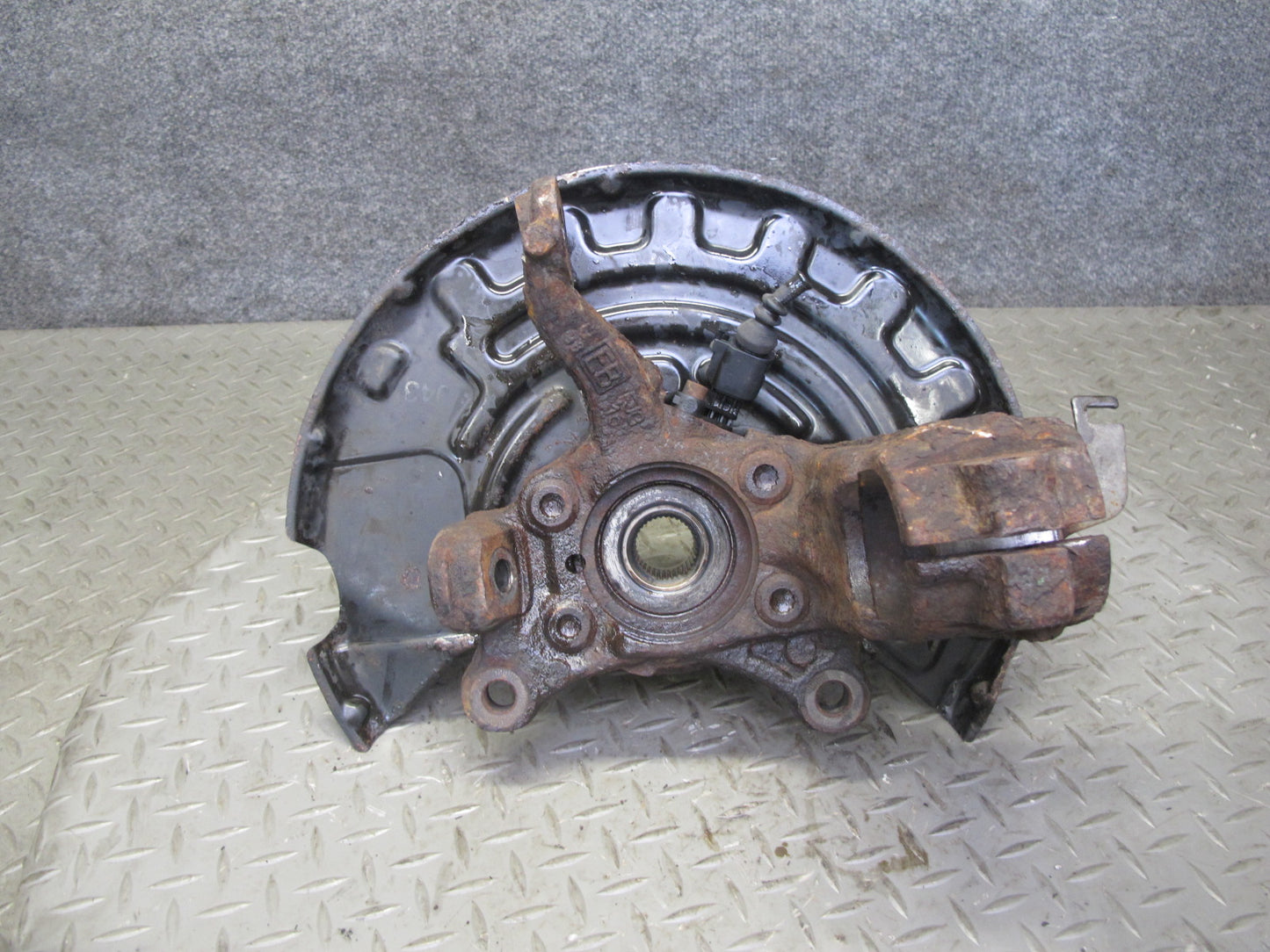 2008 VW R32 VR6 AWD Front Left Spindle Knuckle Wheel Hub Bearing OEM