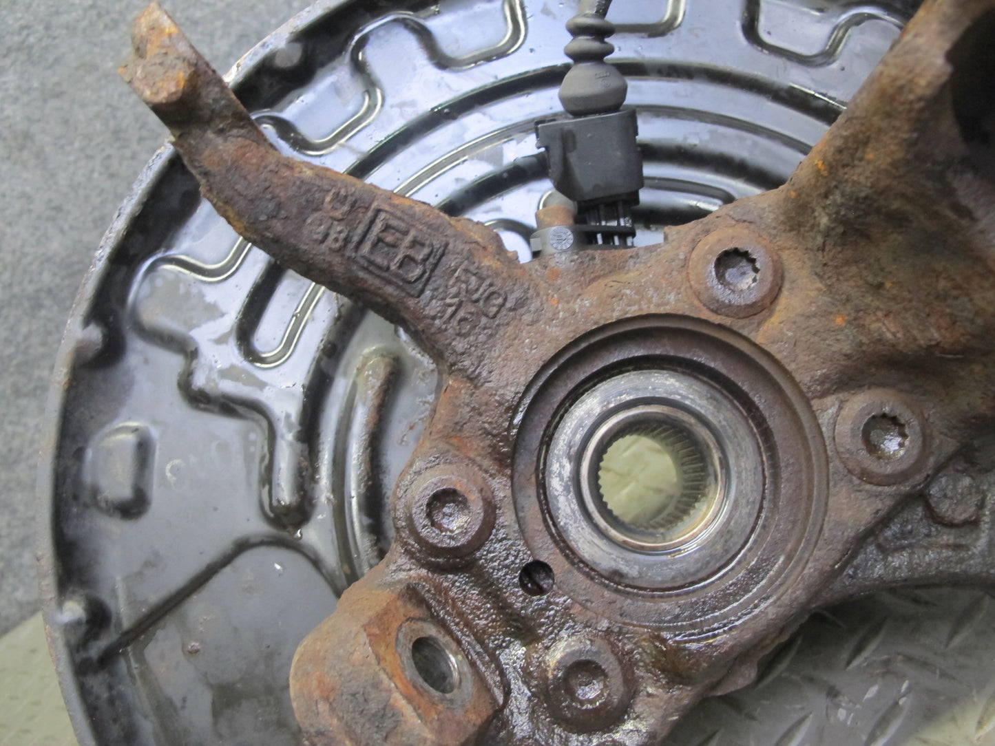 2008 VW R32 VR6 AWD Front Left Spindle Knuckle Wheel Hub Bearing OEM