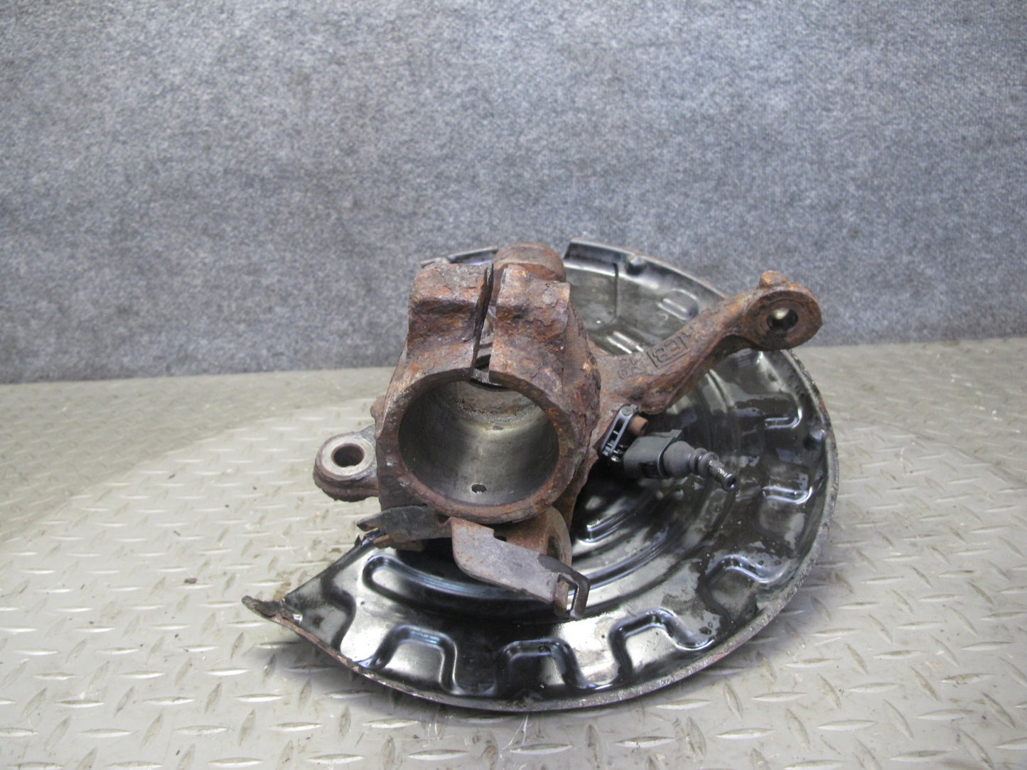 2008 VW R32 VR6 AWD Front Left Spindle Knuckle Wheel Hub Bearing OEM