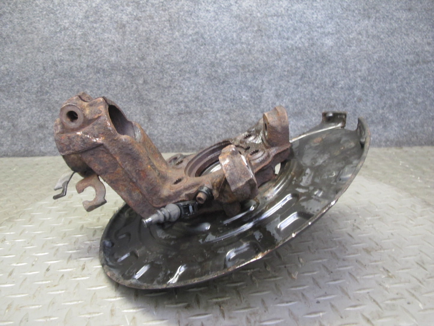2008 VW R32 VR6 AWD Front Left Spindle Knuckle Wheel Hub Bearing OEM
