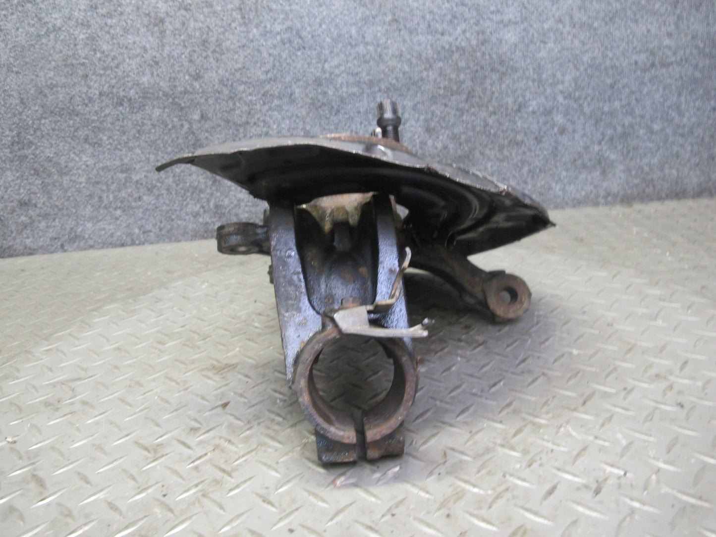 2008 VW R32 VR6 AWD Front Right Spindle Knuckle Wheel Hub Bearing OEM