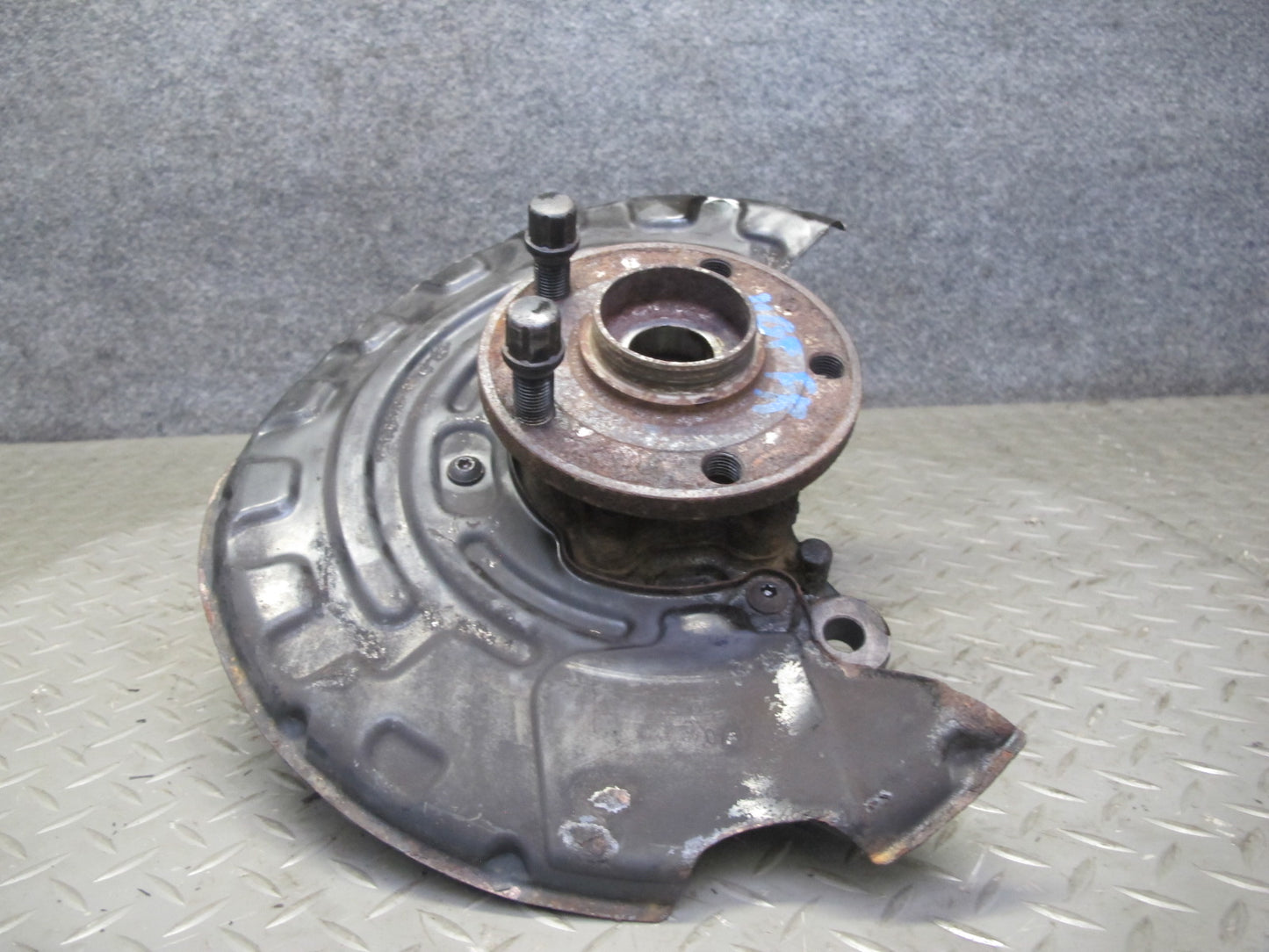 2008 VW R32 VR6 AWD Front Right Spindle Knuckle Wheel Hub Bearing OEM