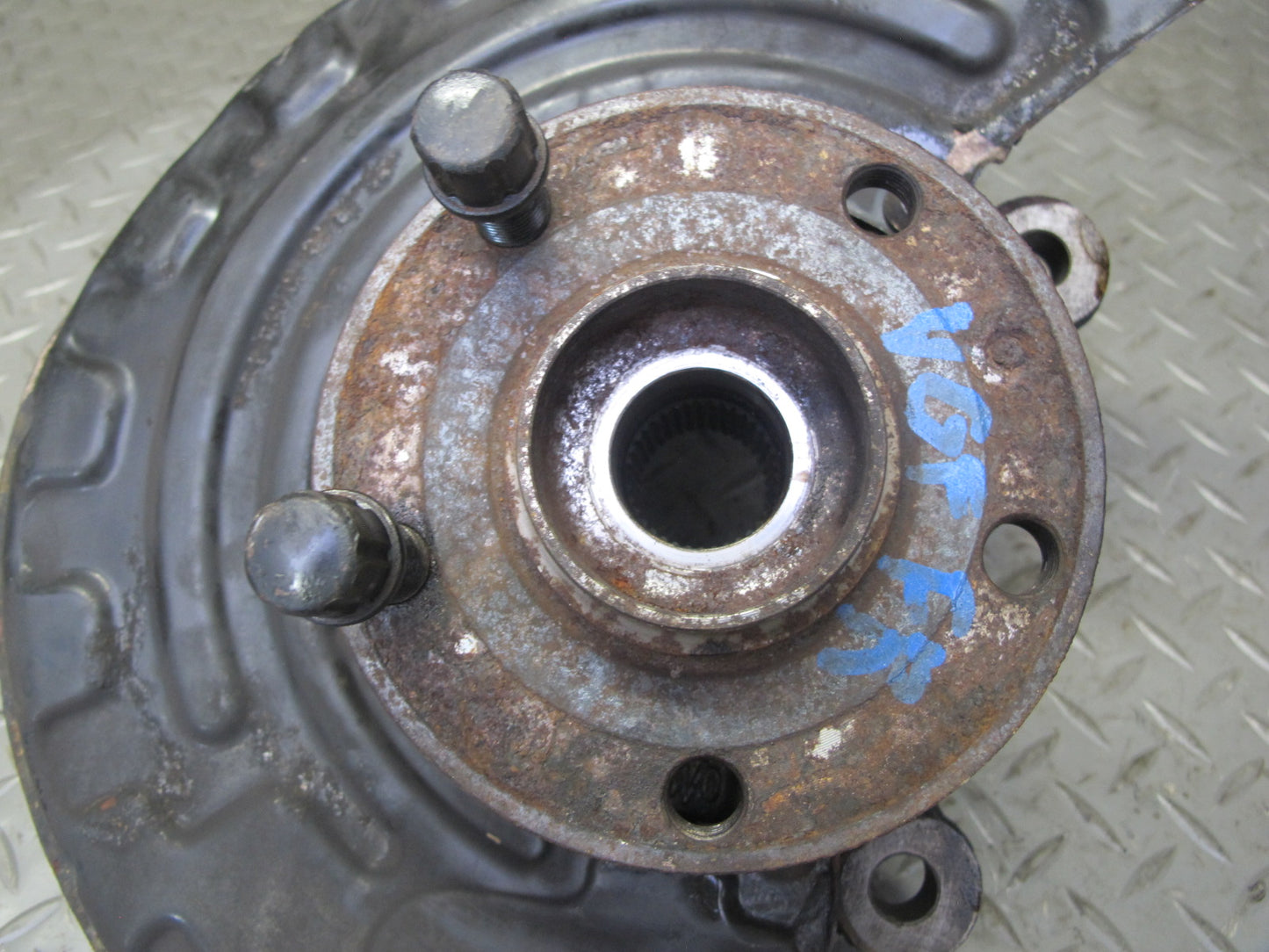 2008 VW R32 VR6 AWD Front Right Spindle Knuckle Wheel Hub Bearing OEM