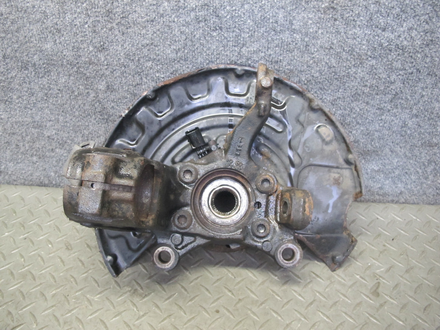 2008 VW R32 VR6 AWD Front Right Spindle Knuckle Wheel Hub Bearing OEM