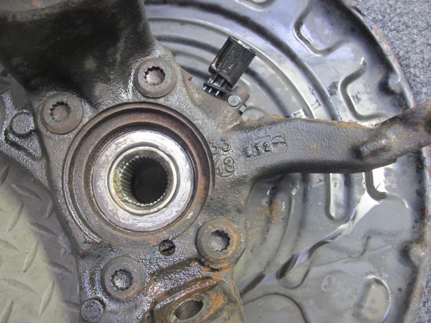 2008 VW R32 VR6 AWD Front Right Spindle Knuckle Wheel Hub Bearing OEM