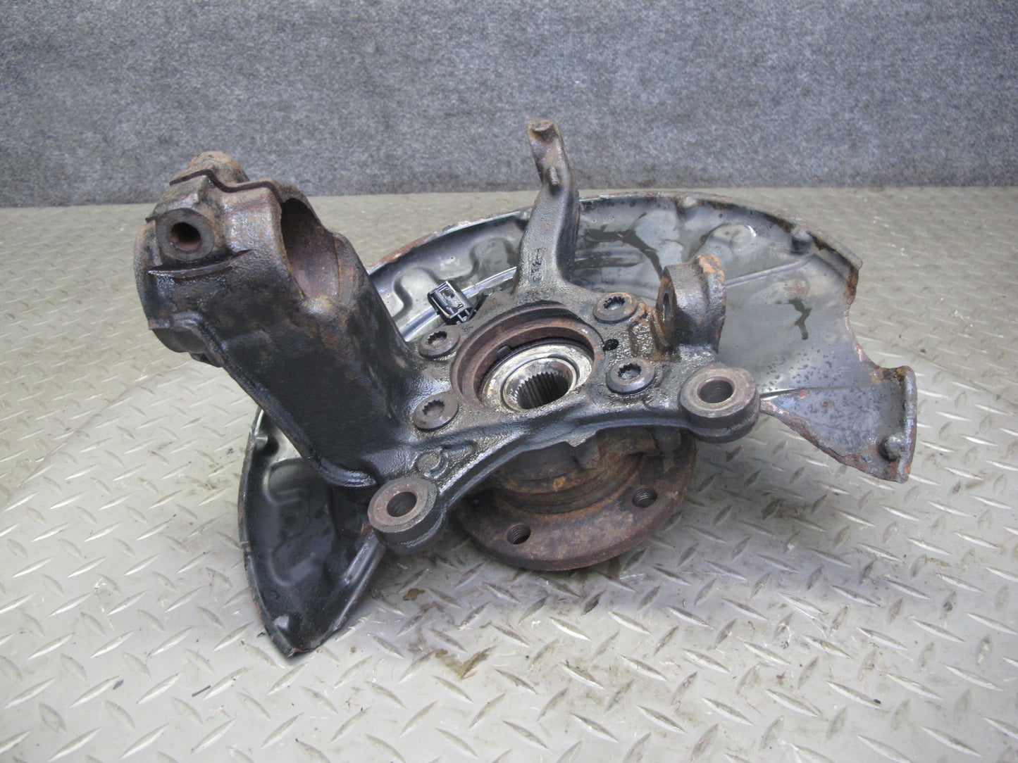 2008 VW R32 VR6 AWD Front Right Spindle Knuckle Wheel Hub Bearing OEM
