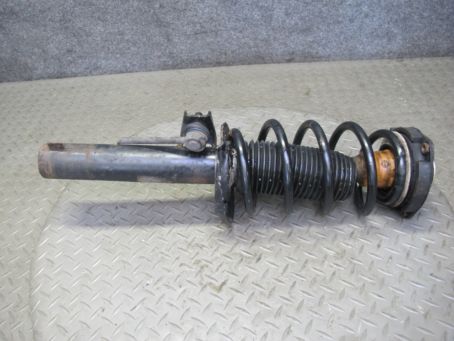 2008 VW Golf MK5 R32 VR6 AWD Front Left & Right Strut Shock Absorber Set OEM