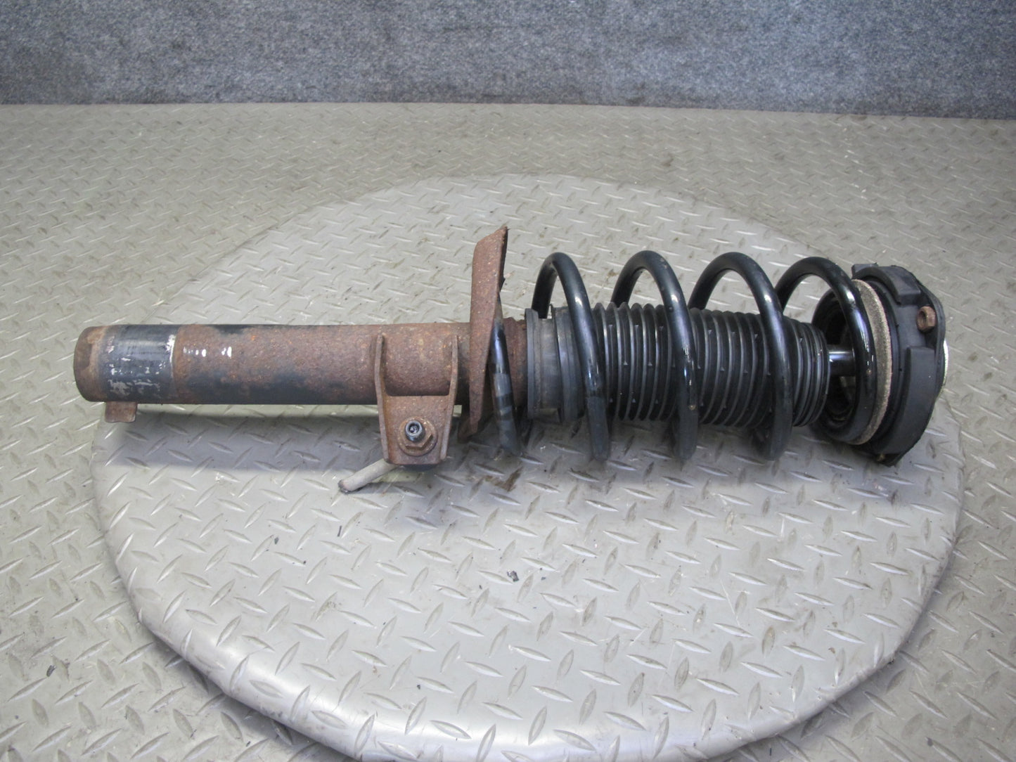 2008 VW Golf MK5 R32 VR6 AWD Front Left & Right Strut Shock Absorber Set OEM