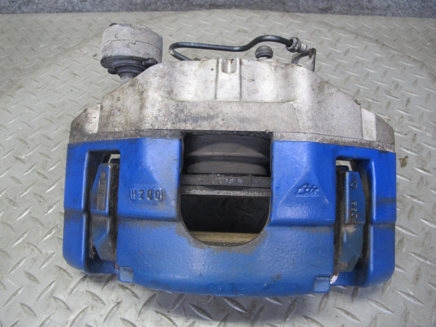 2008 VW Golf MK5 R32 VR6 AWD Set of 2 Front Left & Right Brake Caliper OEM