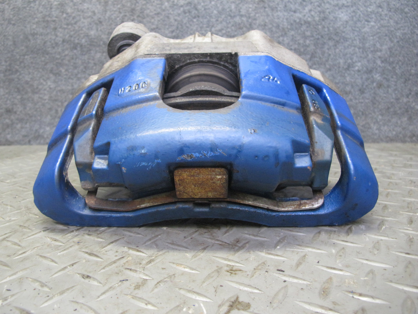 2008 VW Golf MK5 R32 VR6 AWD Set of 2 Front Left & Right Brake Caliper OEM