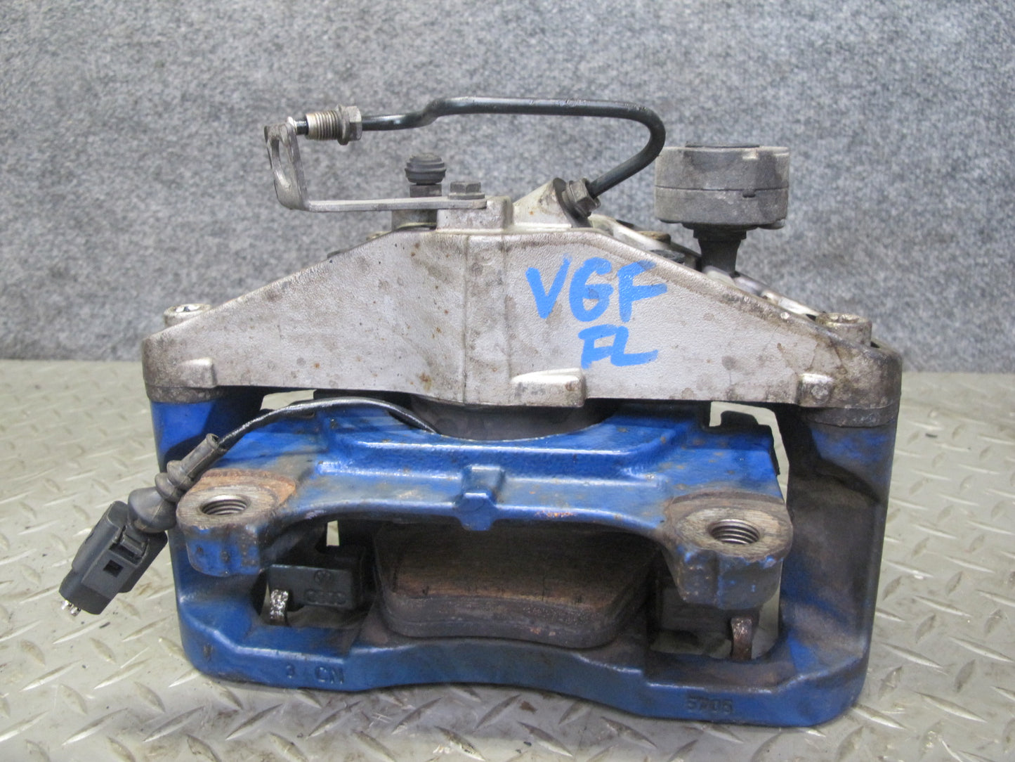 2008 VW Golf MK5 R32 VR6 AWD Set of 2 Front Left & Right Brake Caliper OEM