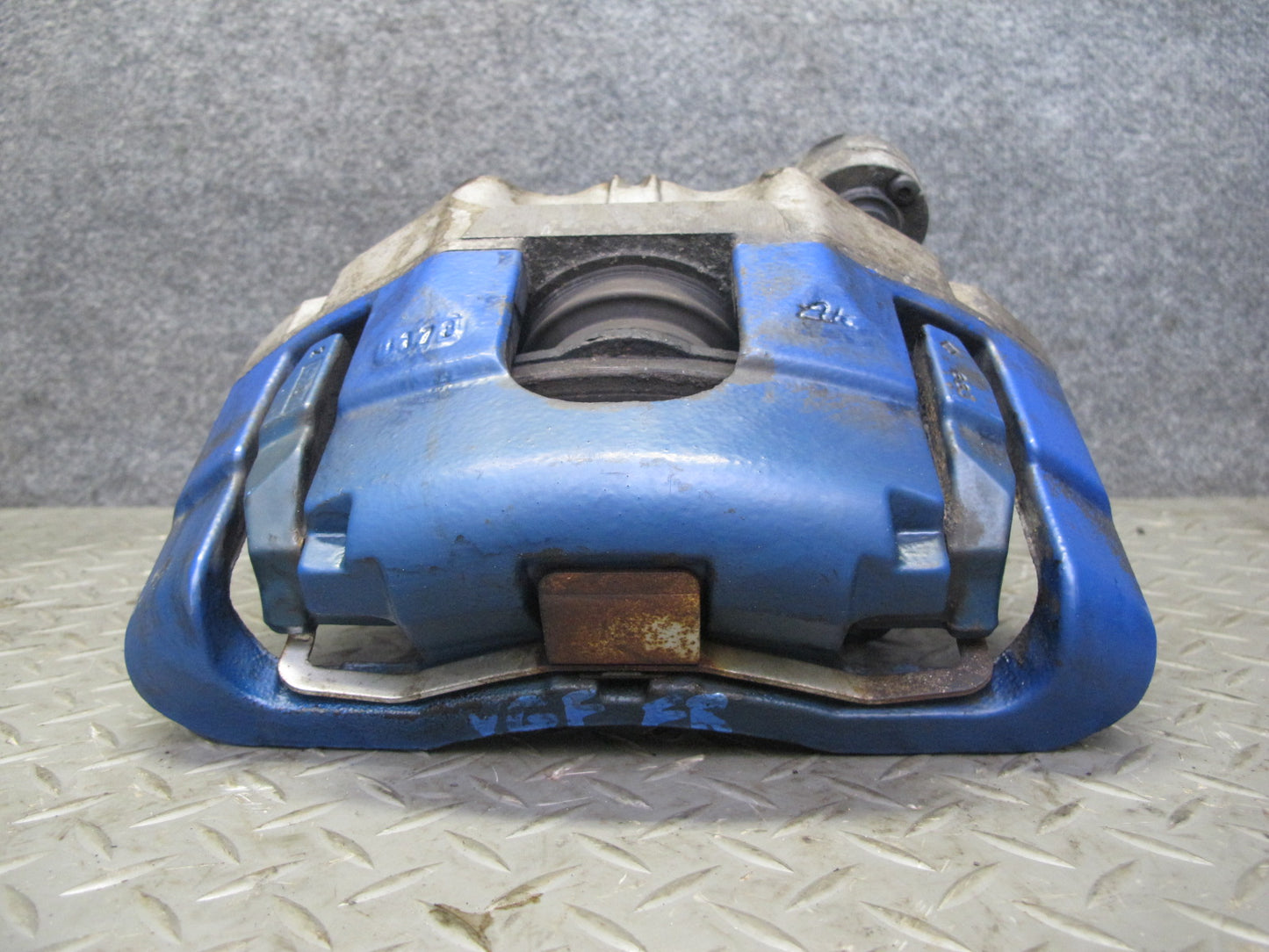 2008 VW Golf MK5 R32 VR6 AWD Set of 2 Front Left & Right Brake Caliper OEM