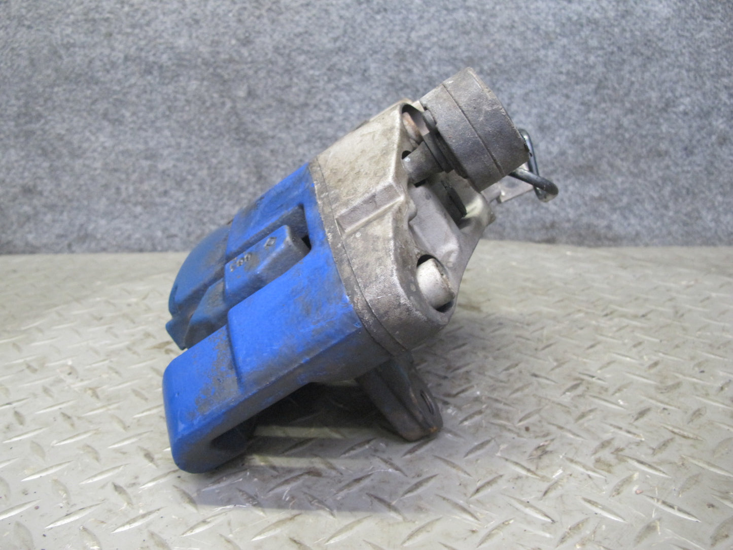 2008 VW Golf MK5 R32 VR6 AWD Set of 2 Front Left & Right Brake Caliper OEM