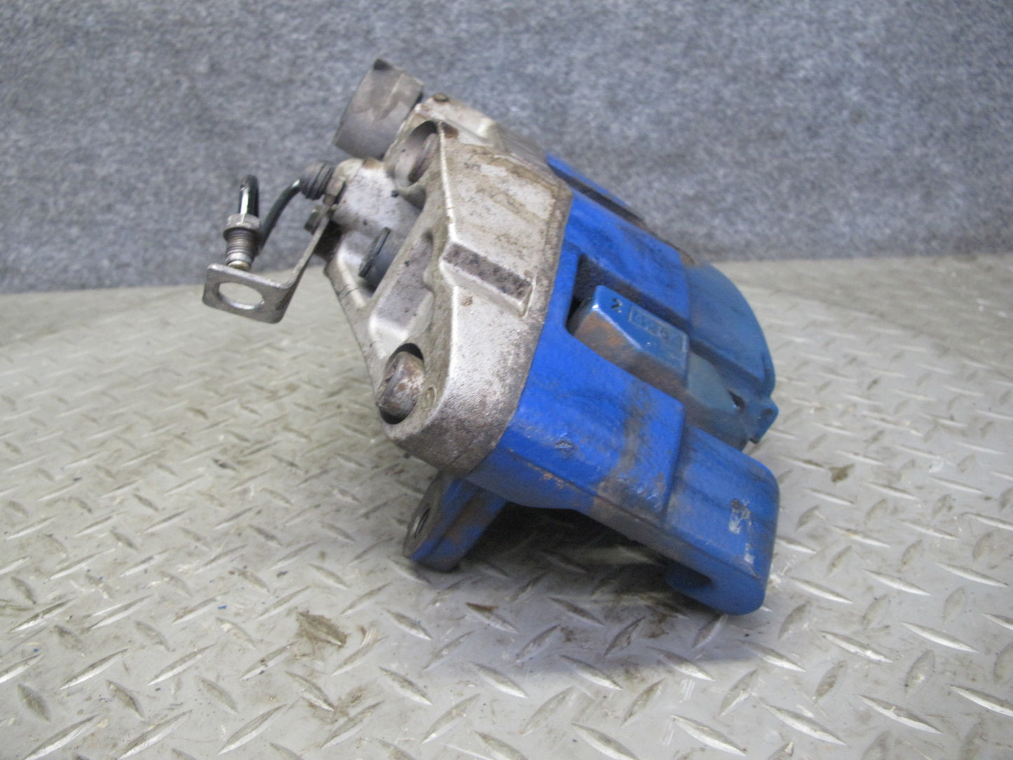 2008 VW Golf MK5 R32 VR6 AWD Set of 2 Front Left & Right Brake Caliper OEM