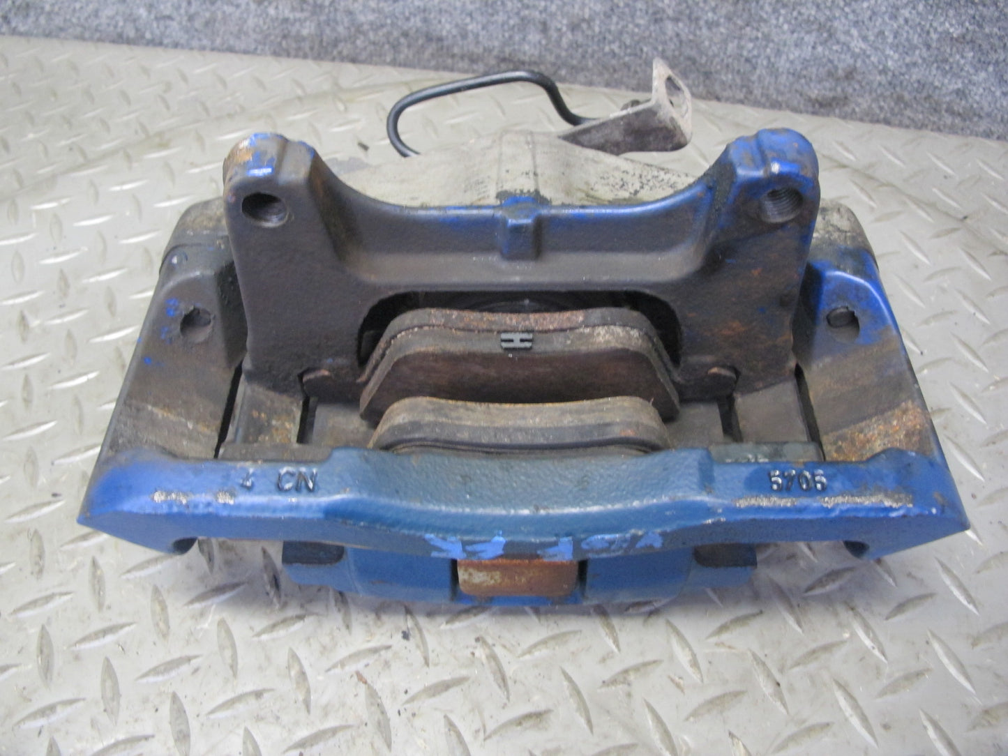2008 VW Golf MK5 R32 VR6 AWD Set of 2 Front Left & Right Brake Caliper OEM